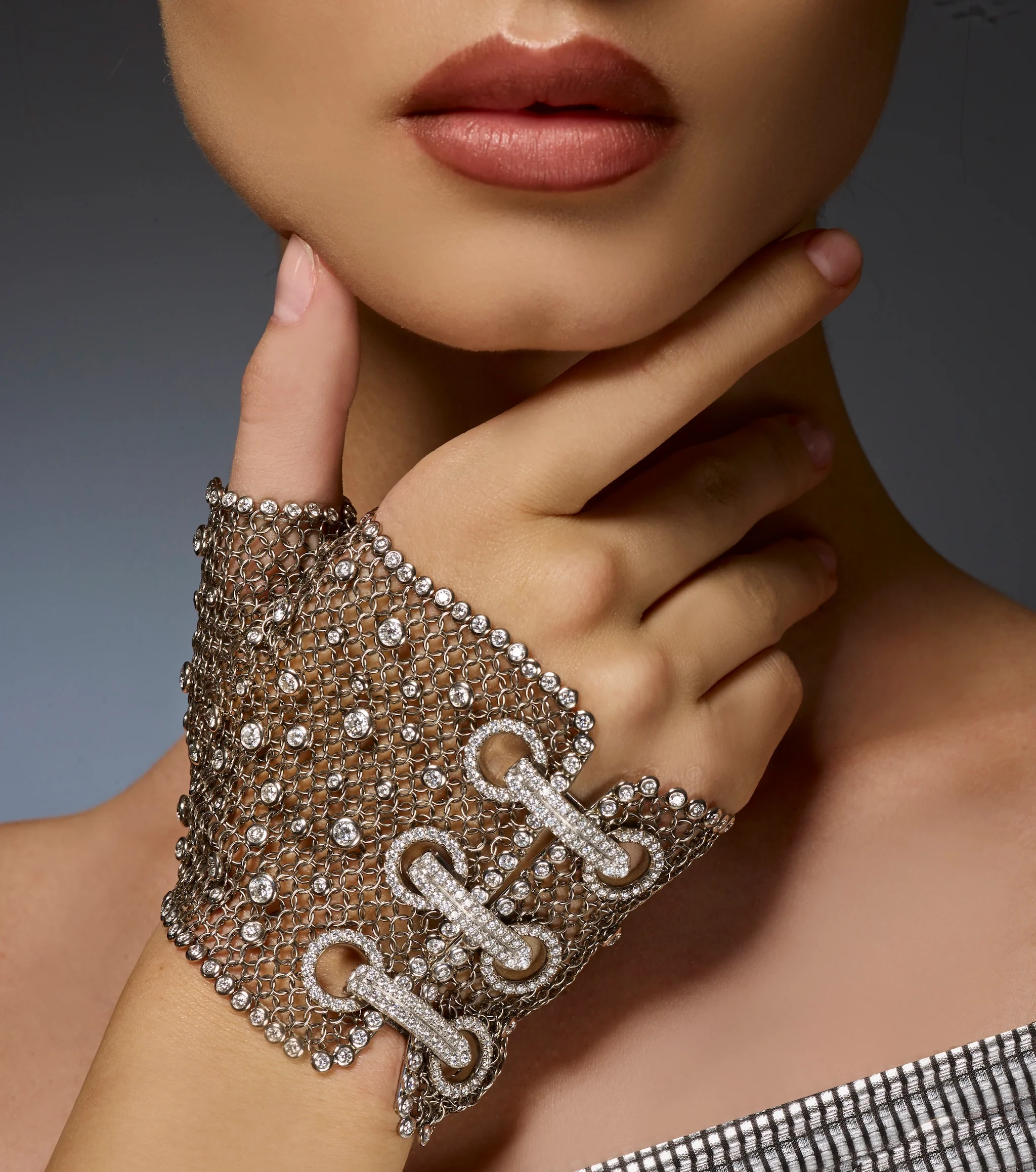 Rare Touch Diamond Glove - Image 3